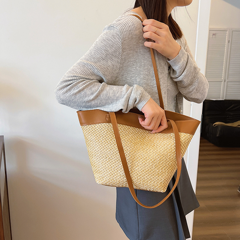 The 2024 new summer woven crossbody bucket bag with a unique design for women and a fashionable hollowed-out beach bag details Picture