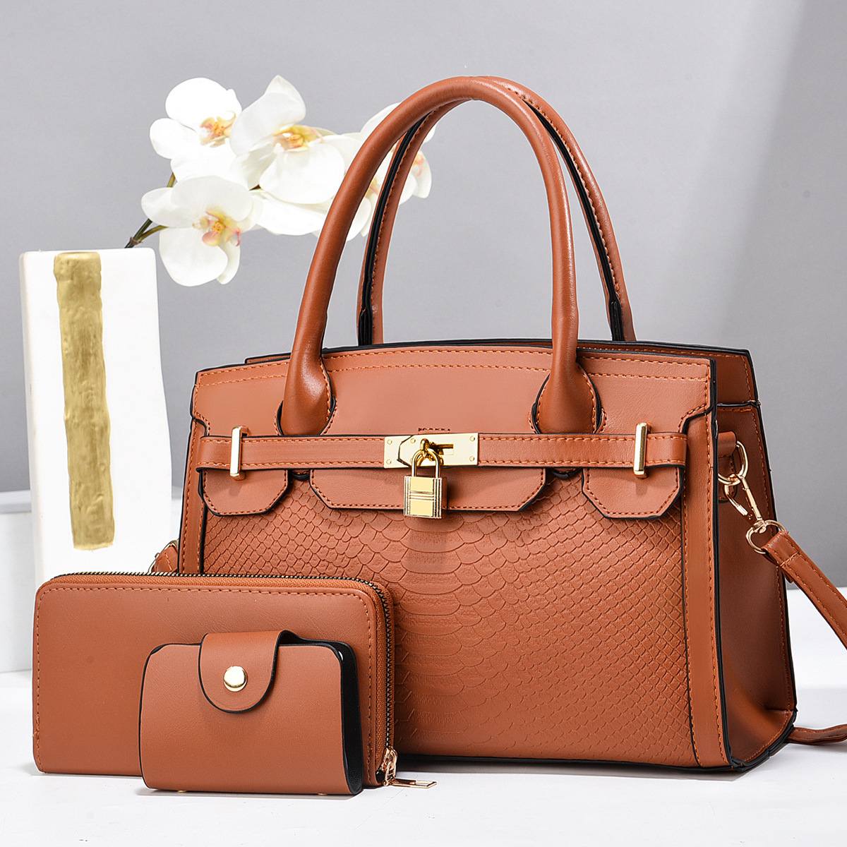 Three-piece women's bag 2025 new style lock decoration handbag, fashionable and simple mother-and-child bag, personalized and versatile shoulder bag Application Scenario