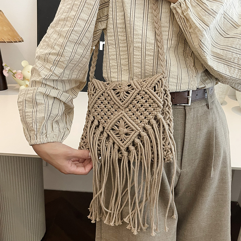 The 2025 new hand-woven bag is a cute and unique summer design for women. It features a single-shoulder bag with tassel fashion and a crossbody bag Application Scenario