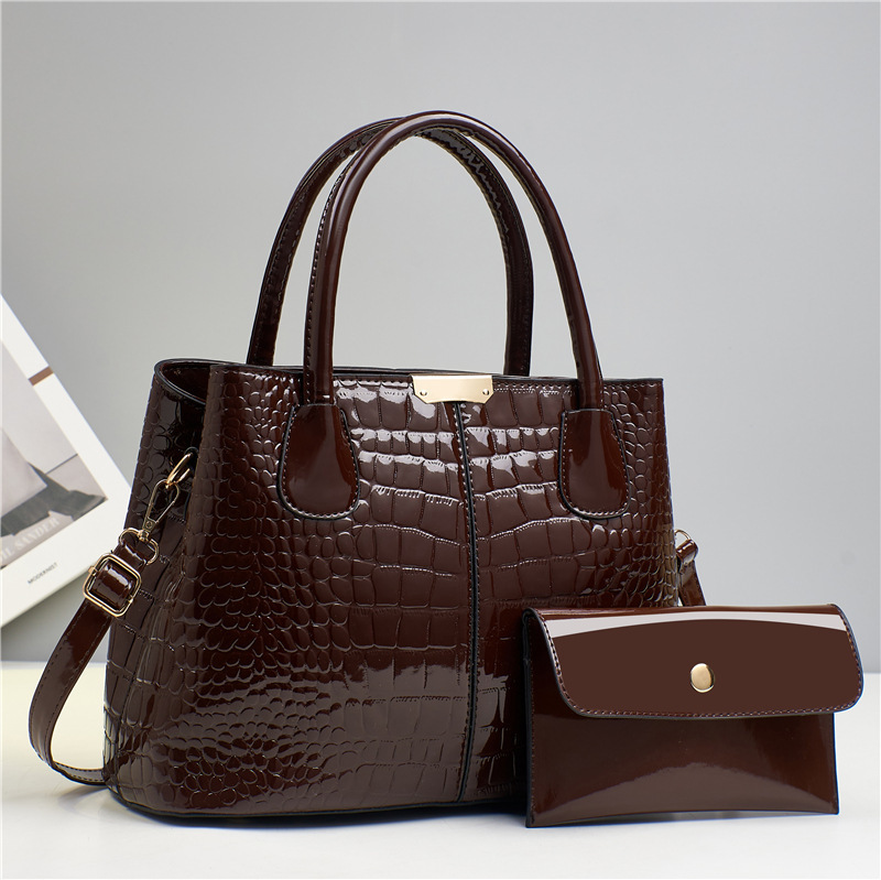 A fashionable crocodile-patterned single-shoulder crossbody bag for women, a cross-border bestseller, is a new autumn/winter 2024 handbag for women full figure