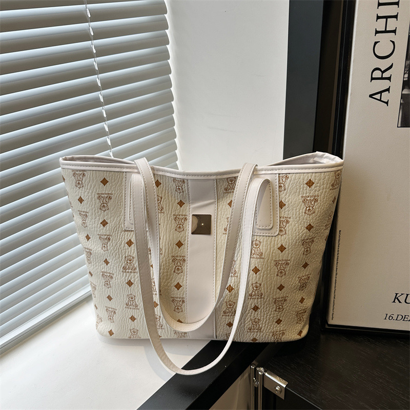 Fashionable large-capacity commuting bag for women, Spring 2025 new shopping bag, fashionable class commuting tote bag full figure