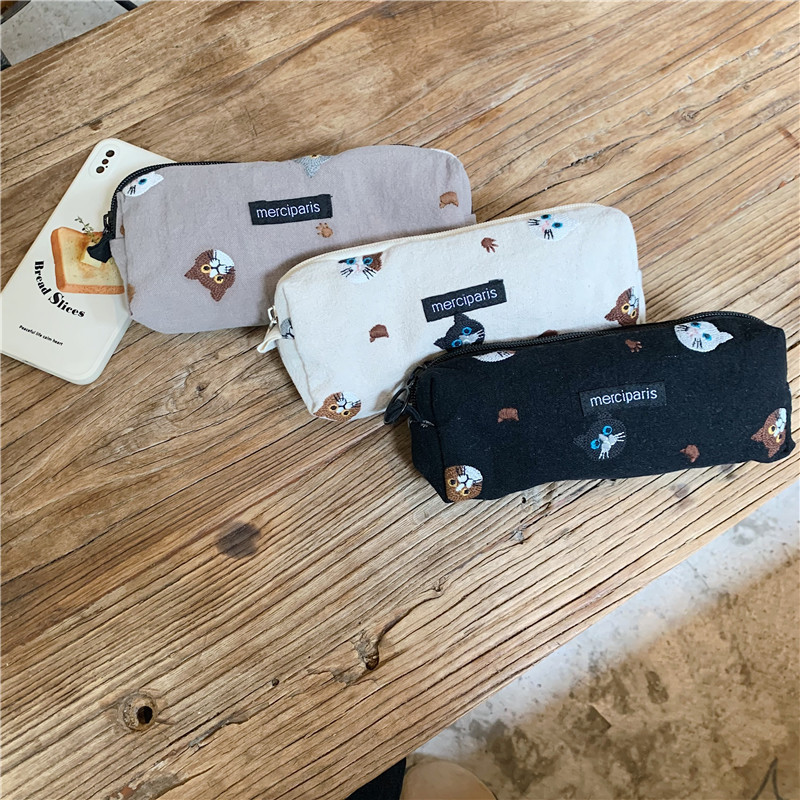 112161 Japanese-style pen case, embroidered cat student stationery bag, large capacity, lightweight fabric makeup storage bag full figure