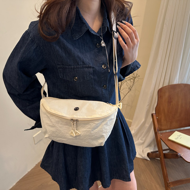 New lightweight and casual fabric bag in solid color, simple and versatile, versatile for going out, portable single-shoulder crossbody bag, sporty and stylish details Picture