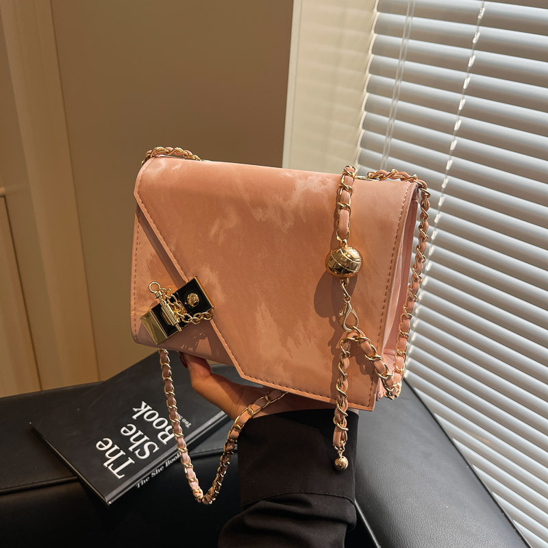 High-end chain bag for women, 2025 new style fashionable diamond-shaped small square bag, versatile retro casual single-shoulder crossbody bag full figure