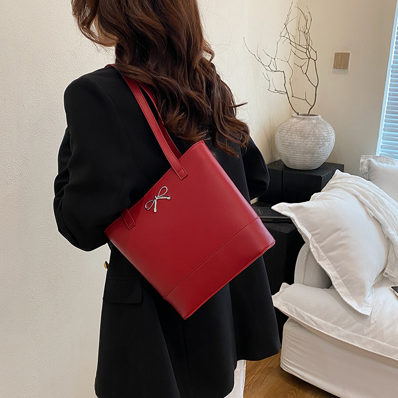 Tote bag for commuting to work, large capacity for women, 2025 new style, versatile for spring, this year's popular high-end single-shoulder bag details Picture