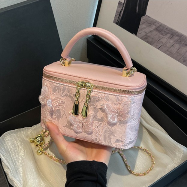 High-end texture three-dimensional butterfly hand-held box bag for women 2025 new style fashionable and trendy Korean single-shoulder crossbody bag full figure