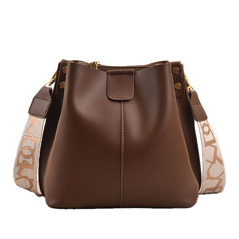 High-end texture, trendy and stylish, large-capacity bucket bag for women 2025 new style, individual, fashionable and elegant, single-shoulder crossbody bag Item Picture