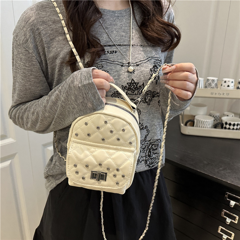 A new 2025 trendy and versatile Korean chain-texted crossbody backpack for women details Picture