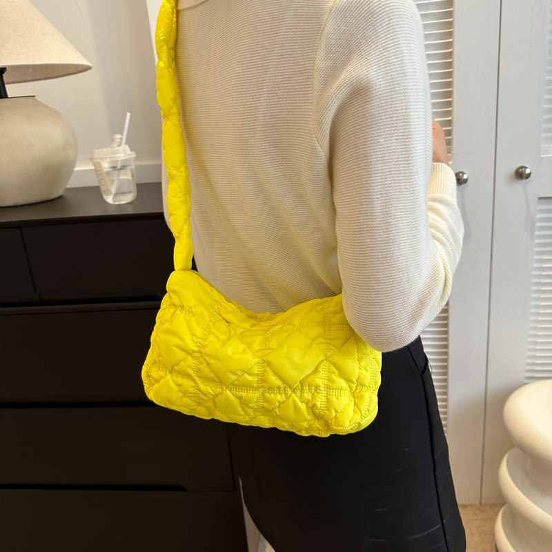 The 2024 new Korean style women's bag is a niche casual cloud-shaped pleated underarm bag, a casual dumpling bag, and a single-shoulder crossbody bag for women Specification drawing