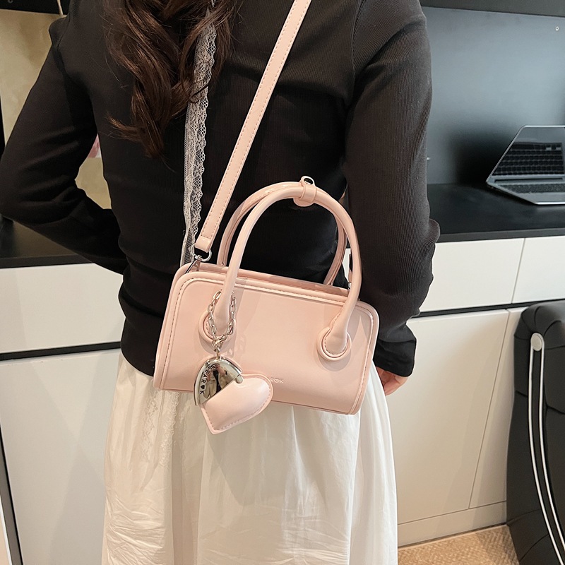 This 2025 new Korean-style wax oil leather simple hand-held small square bag is fashionable and versatile. It's a single-shoulder crossbody bag details Picture