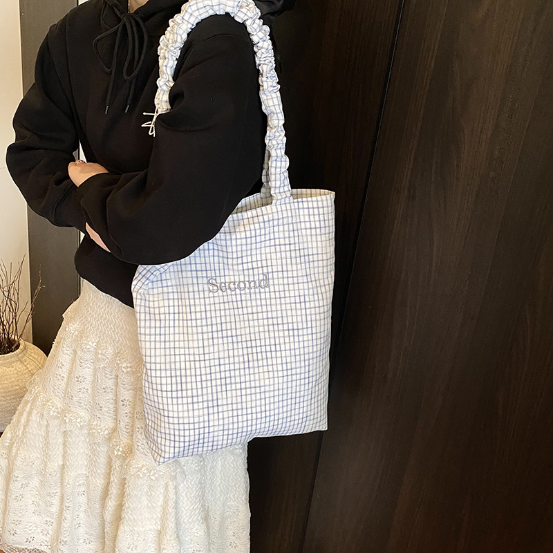 Korean sweet and simple canvas bucket bag for women, new Spring/Summer 2025 fashionable and versatile checkered large-capacity single-shoulder bag details Picture