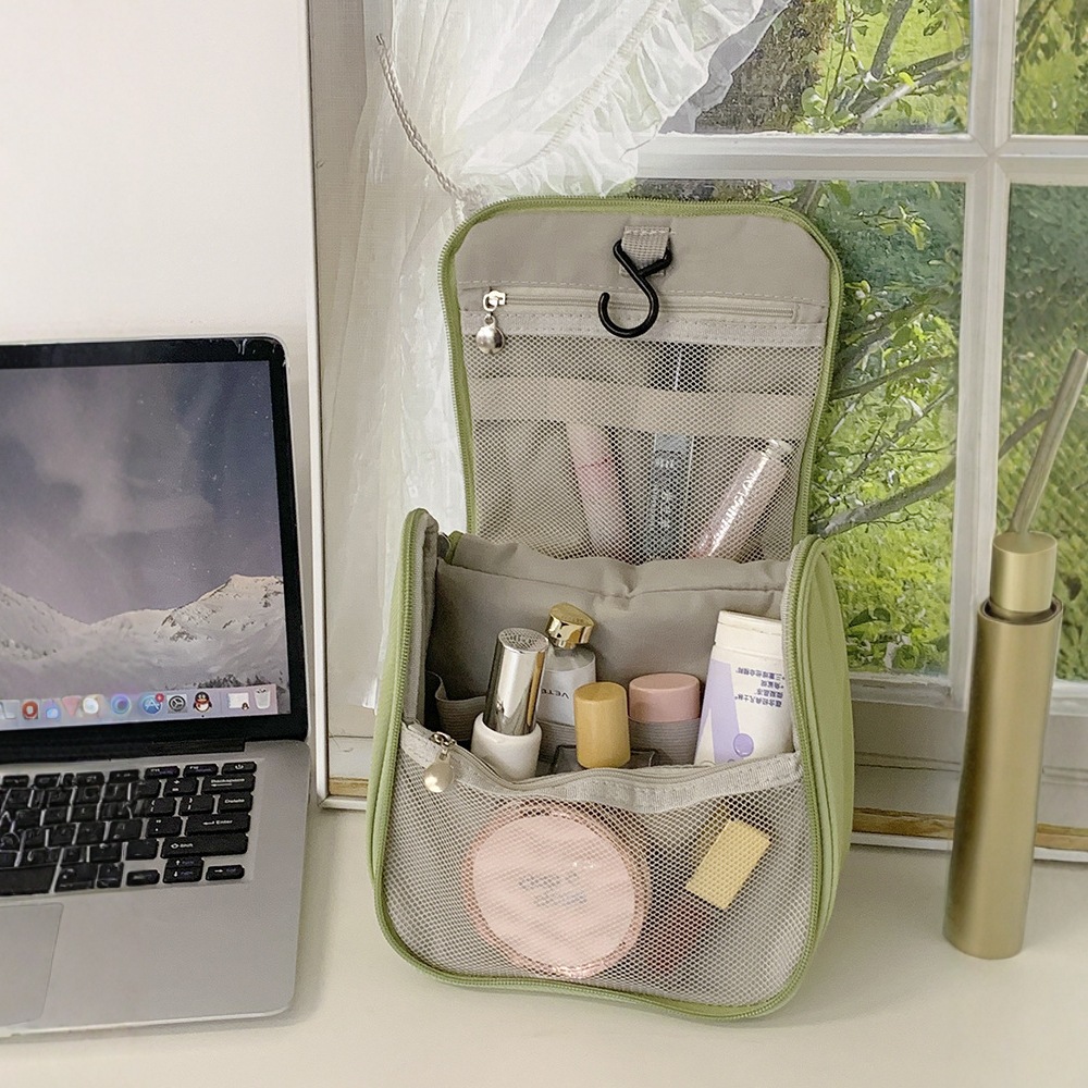 2025 New cute pearl large-capacity portable hand-held makeup bag, multi-functional toiletry and travel storage bag Application Scenario