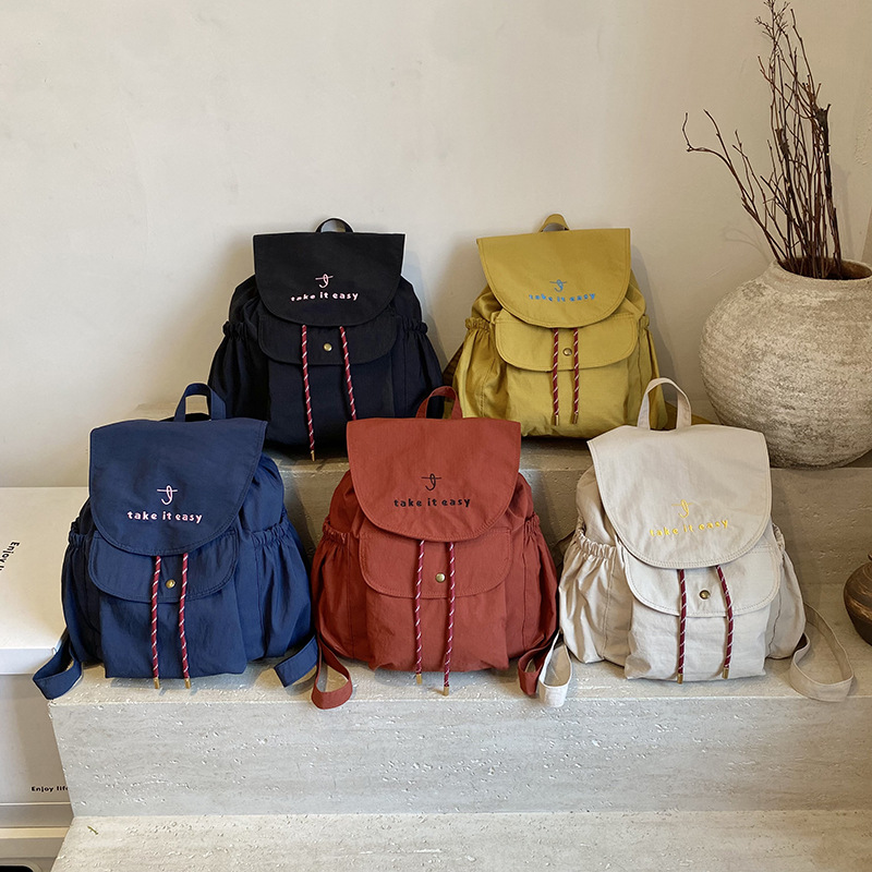 Wholesale of cross-border Oxford cloth backpacks for women, large capacity backpacks, casual college style schoolbags, and commuting and travel backpacks Application Scenario