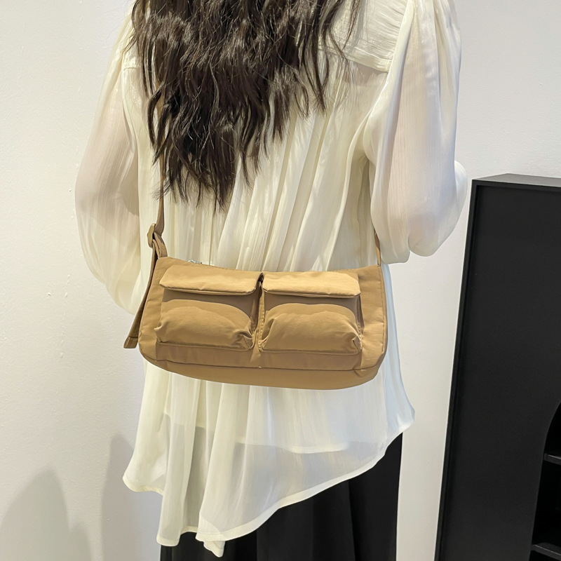 Japanese and Korean nylon casual single-shoulder bag, crossbody bag, solid-color underarm bag, lightweight and versatile, small square bag for travel, commuting and outings details Picture