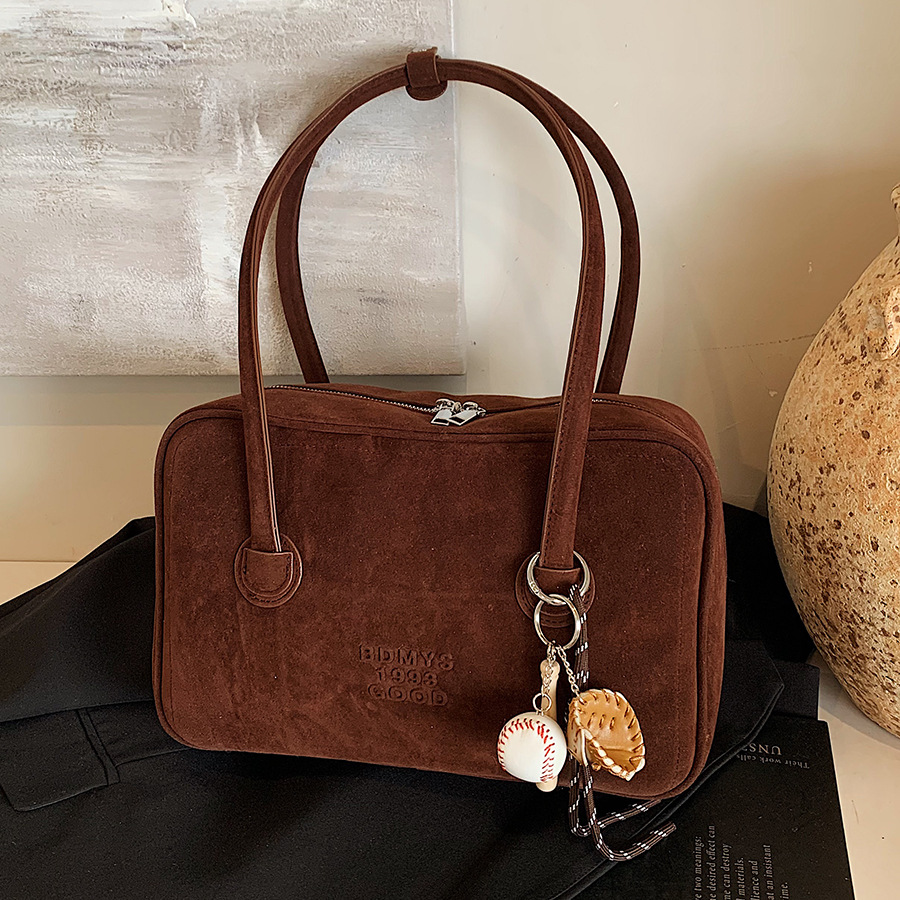 Fashionable, retro and high-end quality underarm bag for women, 2024 new simple large-capacity tote bag, single-shoulder commuter bag full figure