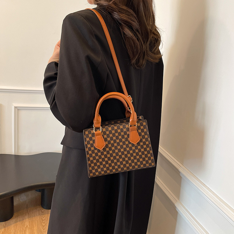 2024 New retro, stylish, casual and simple checkered, fashionable single-shoulder, crossbody and hand-carry small square bag for women Specification drawing