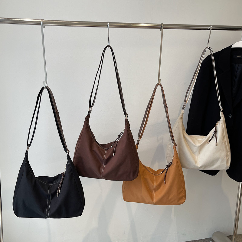 Large-capacity retro bag for women 2024 winter, fresh, casual, fashionable and simple single-shoulder bag, casual tote crossbody bag Application Scenario