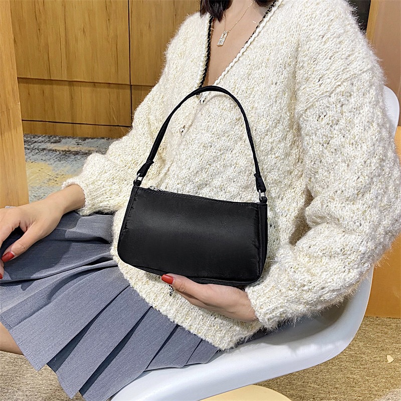 One-piece consignment delivery of 2022 new style women's underarm bags, small cloth bags, European and American fashionable and simple single-shoulder handbags Specification drawing