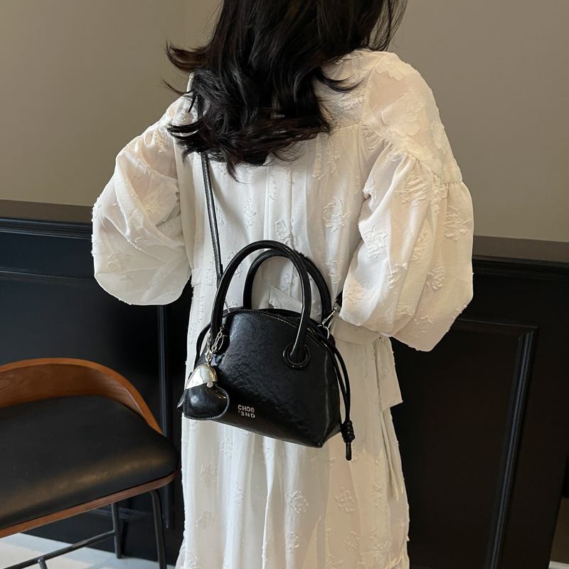 Korean niche hand-held shell bag for women 2025 new style fashionable single-shoulder underarm bag, casual and versatile crossbody bucket bag Specification drawing