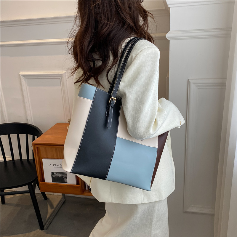 New large-capacity tote bag for commuting, women's underarm bag, 2022 new trendy autumn hand-held shoulder bag, high-quality large bag details Picture