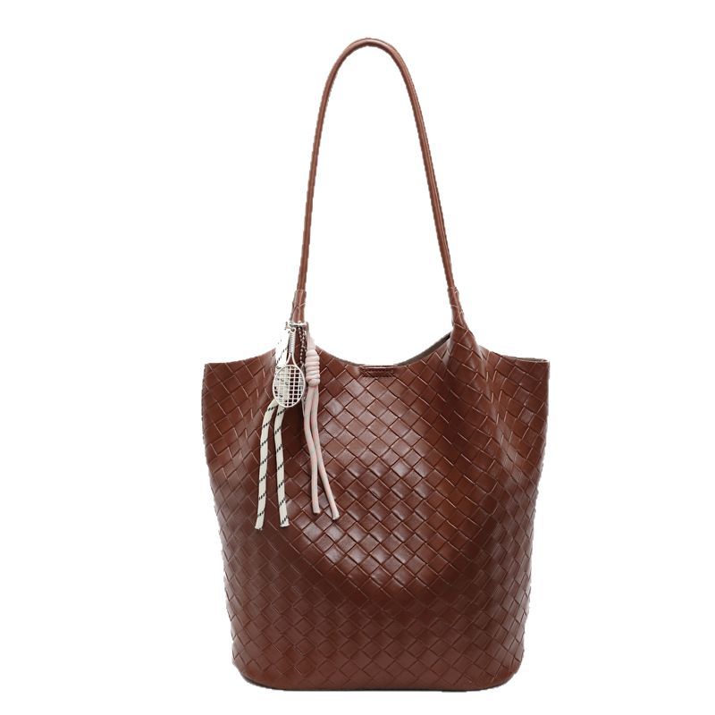 Cross-border niche woven pattern hand-held bucket bag for women 2025 New large-capacity commuting single-shoulder underarm bag Item Picture