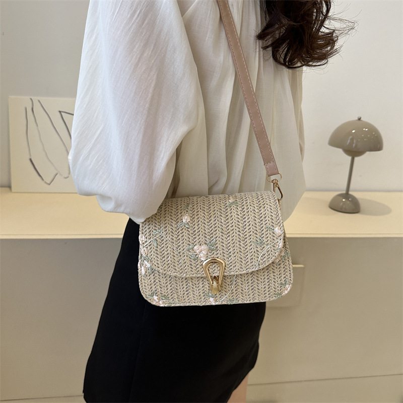 Spring and Summer straw woven bag for women 2024 New style, fresh and delicate lace flower woven saddle bag, versatile single-shoulder crossbody bag Specification drawing