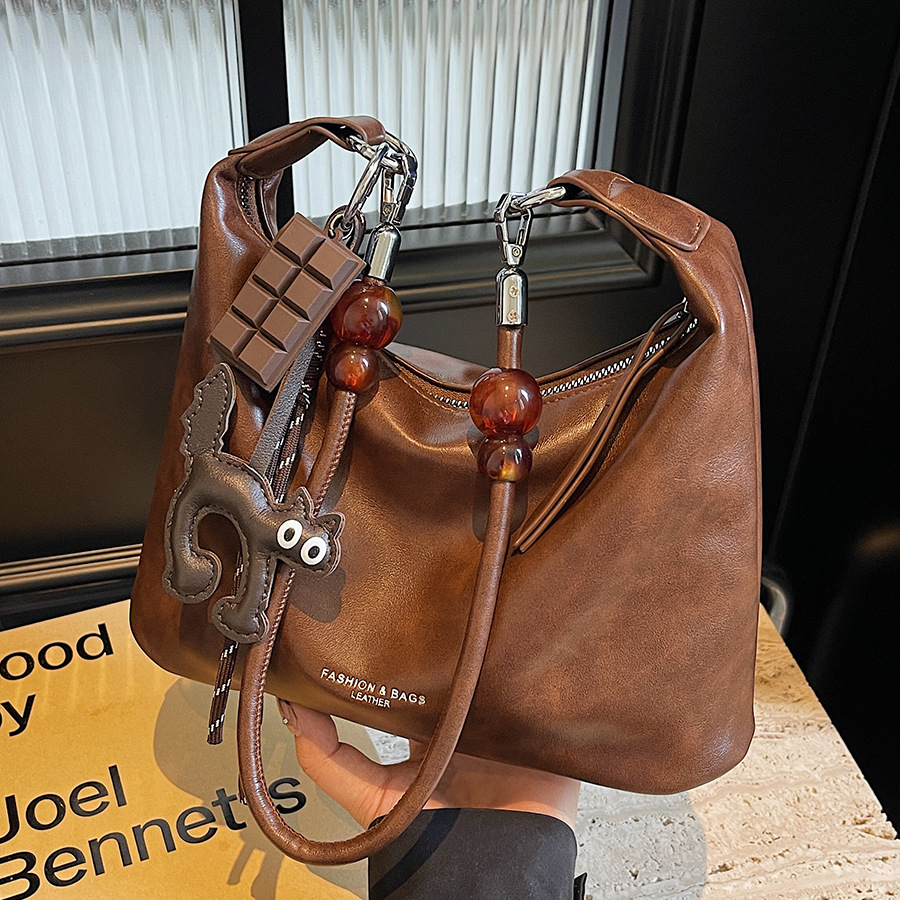 High-end vintage bag, large-capacity women's 2024 new style, fashionable and niche design crossbody bag, commuting dumpling bag full figure