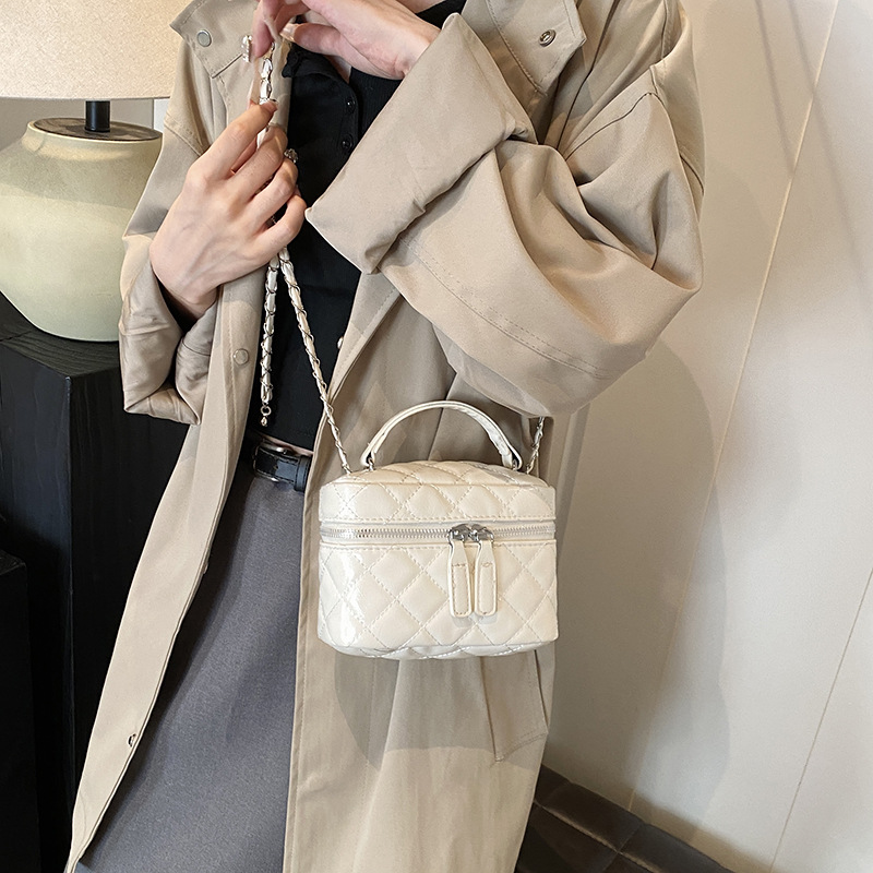A high-end mini diamond-shaped chain bag for women's 2024 autumn and winter, a fashionable and high-quality niche single-shoulder crossbody bag Specification drawing