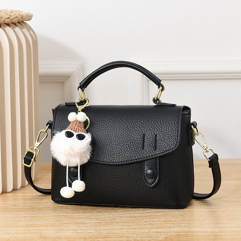 A new trendy Korean version casual crossbody bag for women in 2025, a stylish black small bag for spring and summer, simple for students Specification drawing