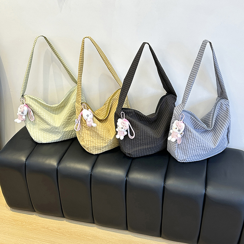 Japanese-style casual and artistic canvas bucket bag, ins fashionable checkered single-shoulder women's bag, nylon mother-and-child crossbody bag Application Scenario