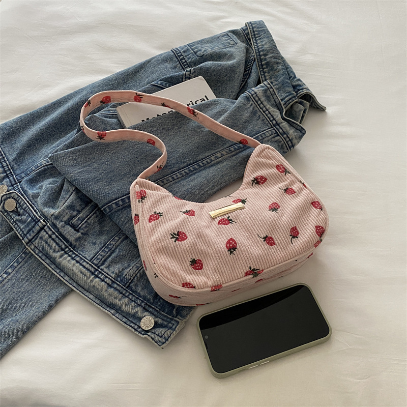 Simple and sweet style single-shoulder bag 2025 new simple and fashionable tote bag, casual large-capacity underarm crossbody bag for women Application Scenario