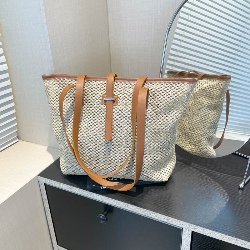 Korean version straw woven large-capacity mother-and-child bag 2025 summer new niche woven bag, stylish vacation single-shoulder tote bag full figure