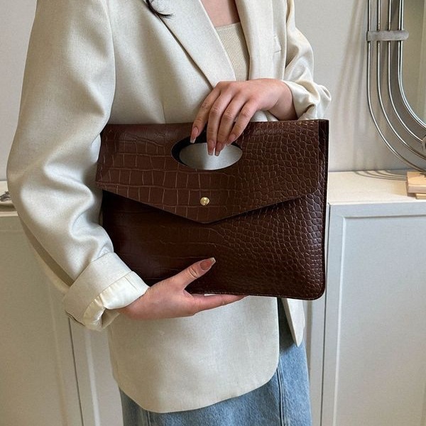 Retro and fashionable clutch bag, simple tote bag, Korean version 2025 new style casual large-capacity trendy envelope bag full figure