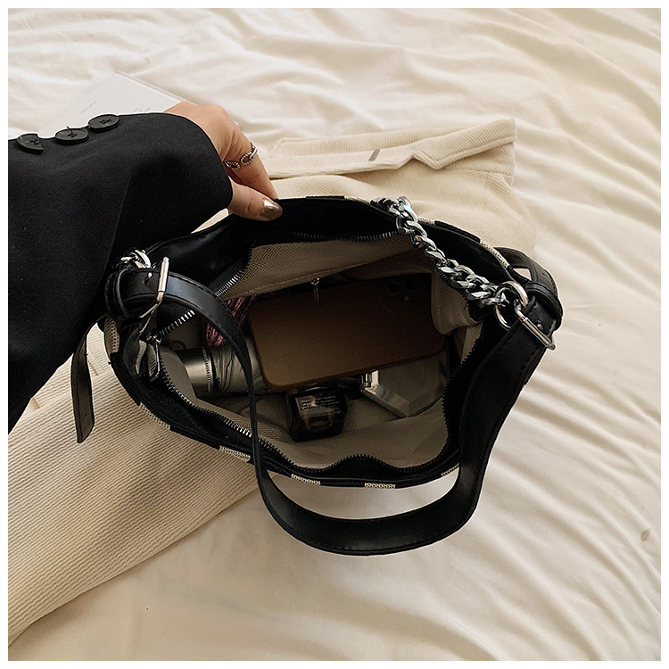 Cross-border niche striped bag for women, 2025 new large-capacity chain hand-held bucket bag, trendy single-shoulder crossbody bag Application Scenario