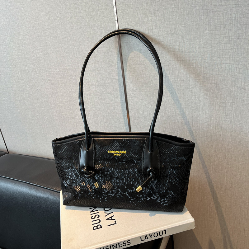 Large-capacity women's summer 2025 new niche design sequined single-shoulder underarm bag Korean version commuter tote bag full figure