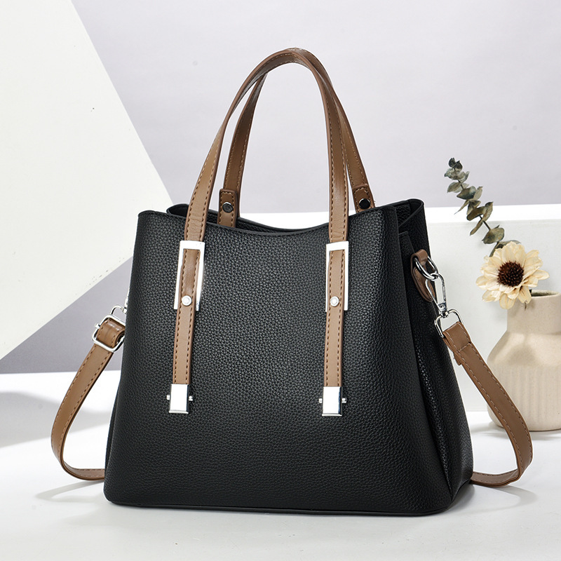 The 2024 new style of women's handbag is a stylish and retro single-shoulder bag with a sense of high-end crossbody Specification drawing