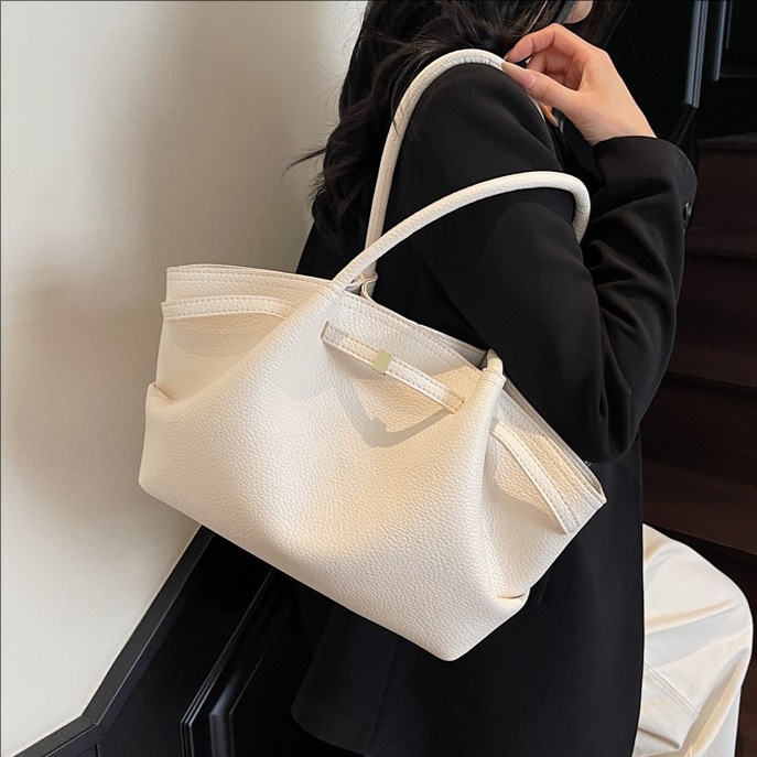 High-end pleated fashionable hand-held underarm bag for women, 2025 new stylish large-capacity tote bag, commuter single-shoulder bag full figure