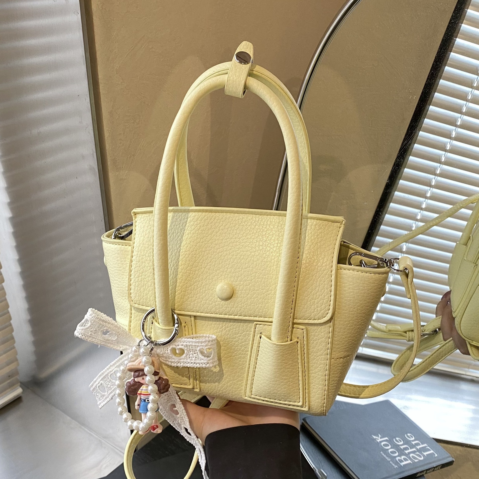 Simple and fashionable hand-held vegetable basket bag for women, 2025 new spring Korean version, high-end and versatile single-shoulder crossbody bag full figure