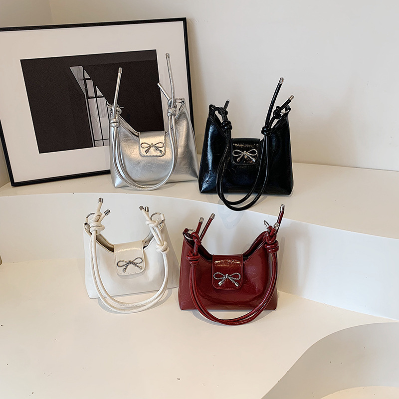 2024 New autumn bow fashion single-shoulder bag, simple crossbody bag, women's quality and fashionable commuting bag Application Scenario