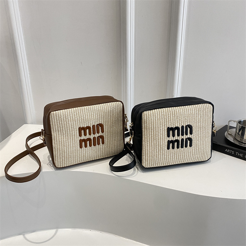 This casual, trendy, niche design small square bag is simple, fashionable and stylish. It's a popular single-shoulder crossbody bag for the summer of 2025 Application Scenario
