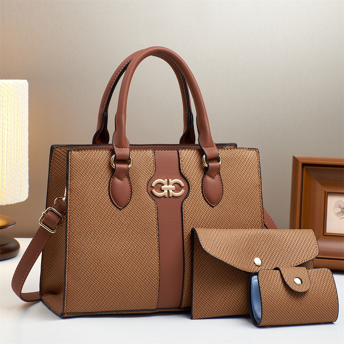 We are shipping the 2025 new style of patchwork mother and child bag three-piece set, a fashionable and versatile single-shoulder bag, and a simple and trendy cross-border handbag Application Scenario