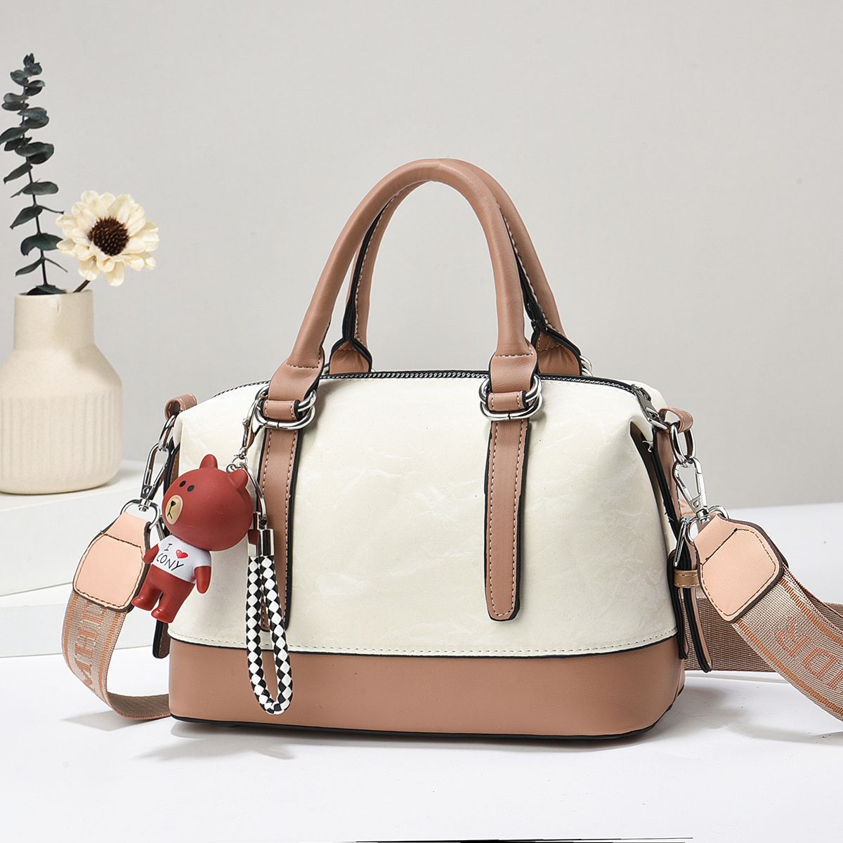 Pillow bag 2024 New style simple retro large-capacity handbag, Korean-style fashionable single-shoulder crossbody women's bag for export details Picture