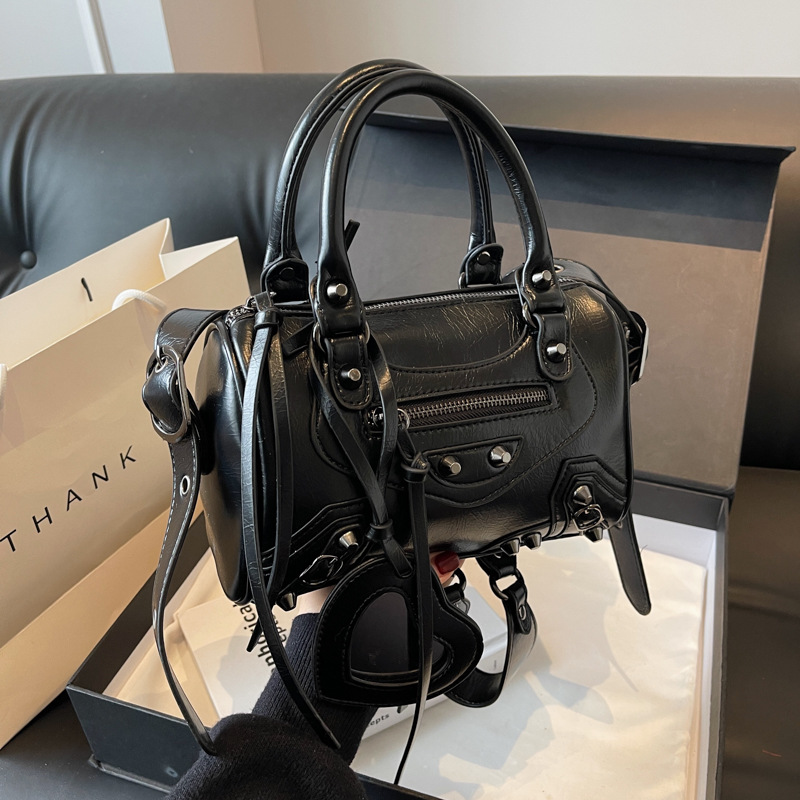 Cool motorcycle bag for women 2025 New style, trendy and fashionable hand-painted pure color pillow bag with rivets, versatile single-shoulder crossbody bag full figure
