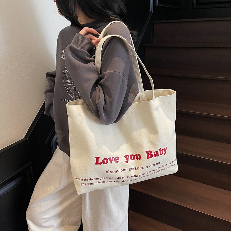 2025 New student class large-capacity commuter tote bag, women's letter fashionable solid color casual underarm single-shoulder bag Application Scenario