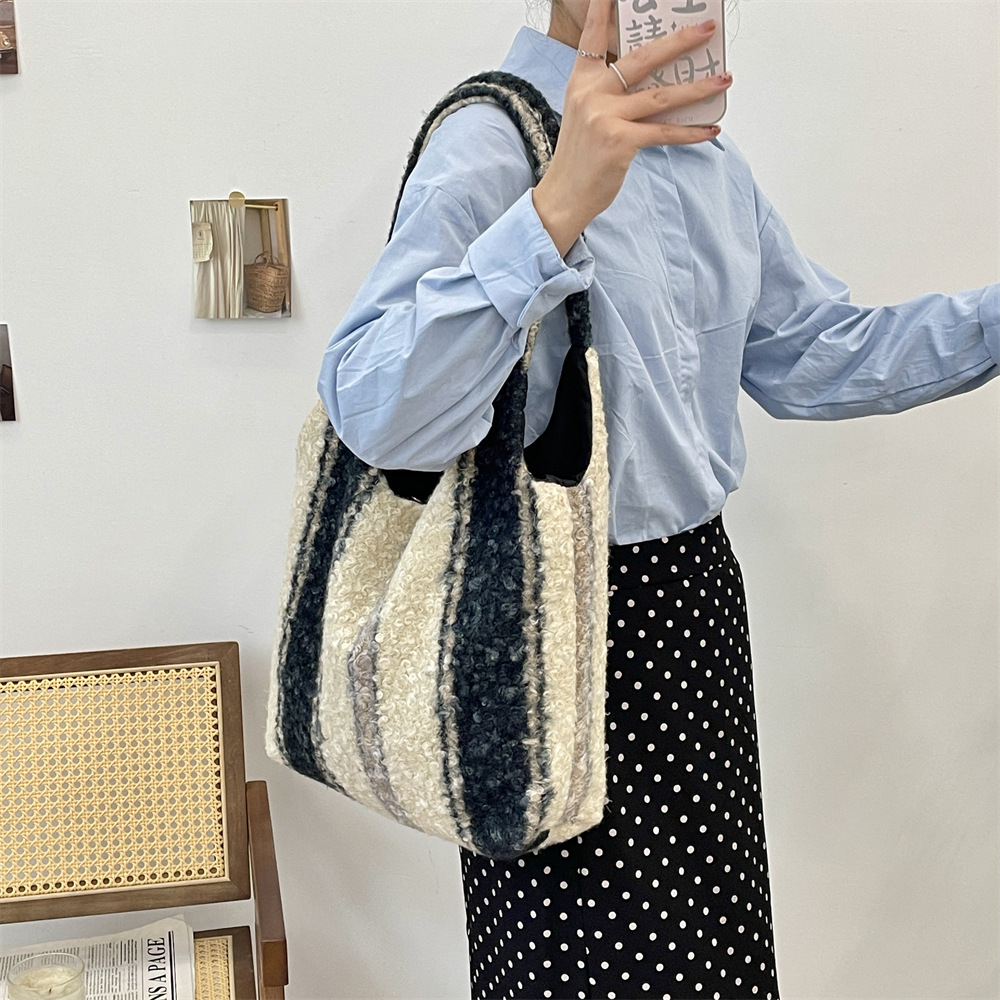 410263 Autumn/Winter large-capacity bag, plush checkered women's 2024 new style casual vest bag, shopping shoulder bag Specification drawing