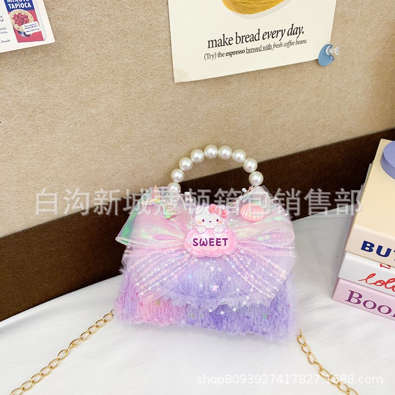 The new autumn and winter children's handbag, a cute plush Sanrio accessory princess bag, is a trendy and fashionable bag for little girls Application Scenario