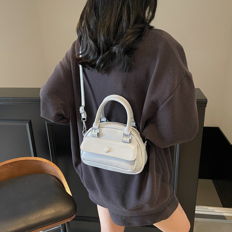 High-end and niche handbag for women, 2025 new Korean style, fashionable and simple single-shoulder bag, cool solid color crossbody bag Specification drawing