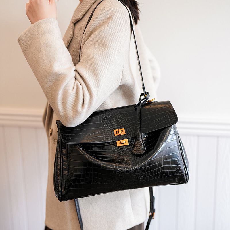 The 2024 new versatile and fashionable handbag for women, a large-capacity commuter tote bag with a relaxed feel, and a single-shoulder crossbody bag details Picture