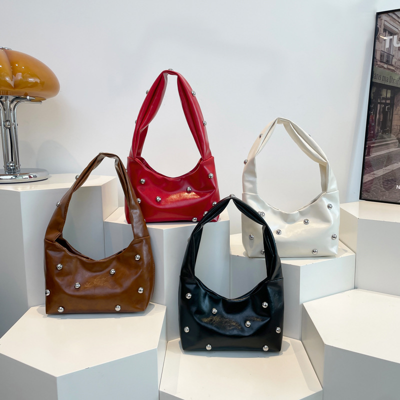 Cross-border Women's bags 2025 Spring New Collection: Niche design, simple and casual, single-shoulder, underarm bag Application Scenario