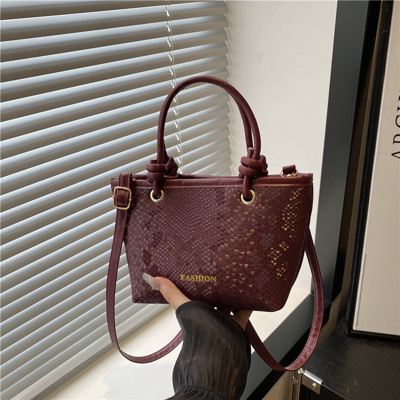 Fashion handbag women's bag 2025 Summer new style retro single-shoulder bag, trendy bucket bag, simple and casual crossbody bag full figure